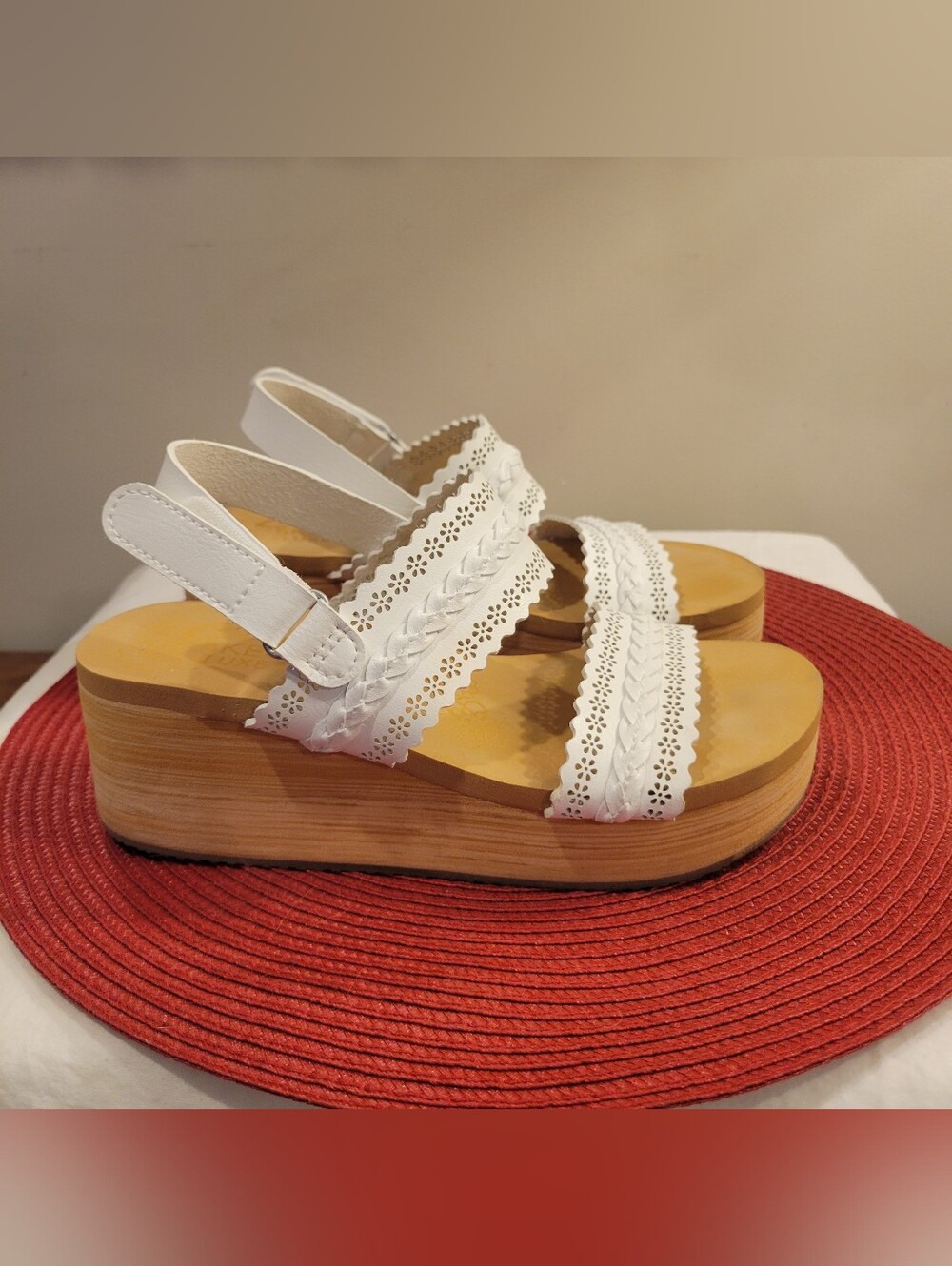 🩴EUC~ SKECHERS White Platform Sandal